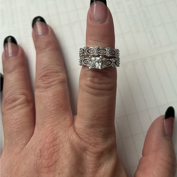 Sterling silver cubic zirconia ring set size 8 - Picture 2 of 6